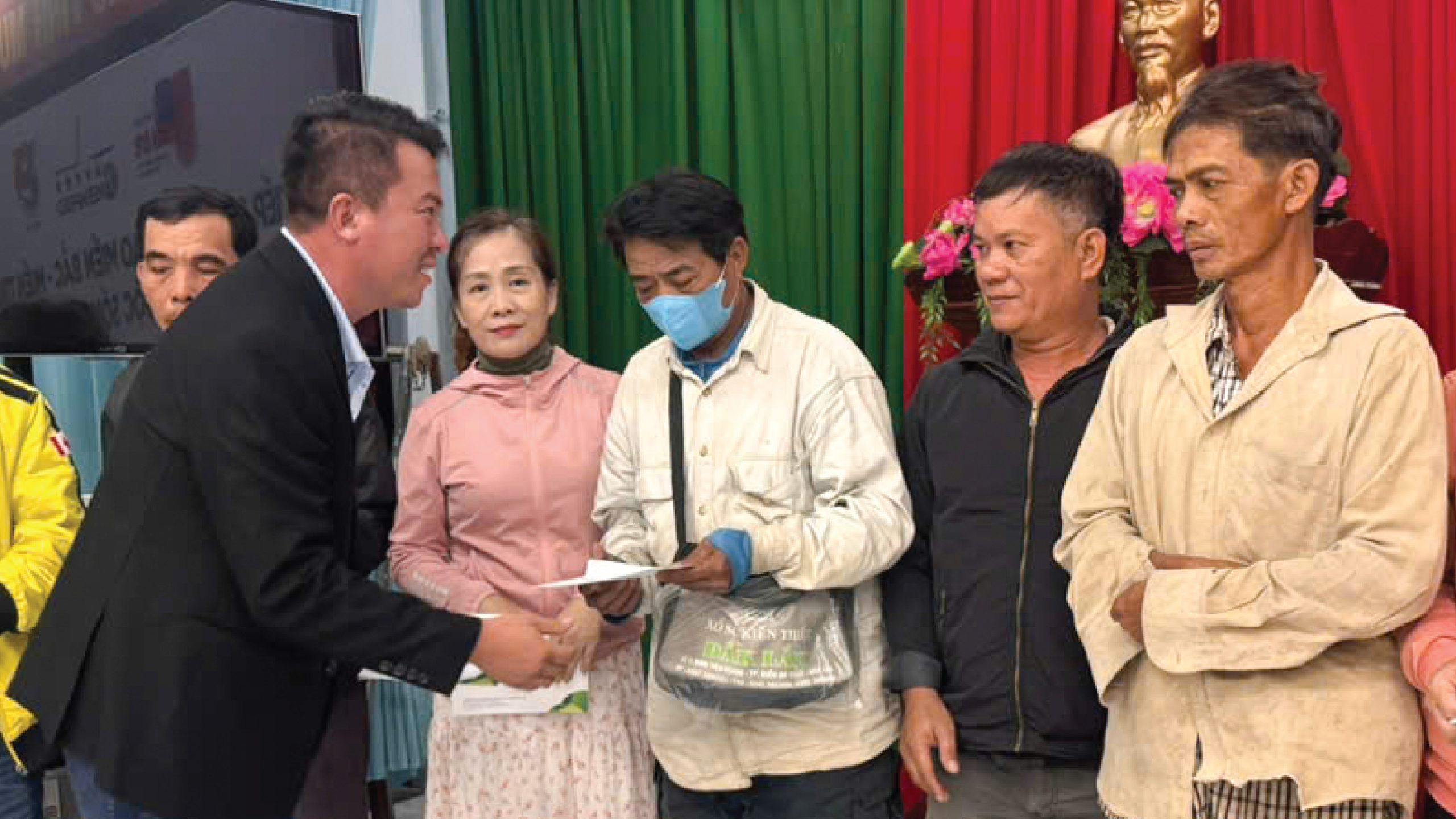 HÀNH TRÌNH HỖ TRỢ SINH KẾ CHO BÀ CON SAU BÃO LŨ ĐÃ CHÍNH THỨC LĂN BÁNH