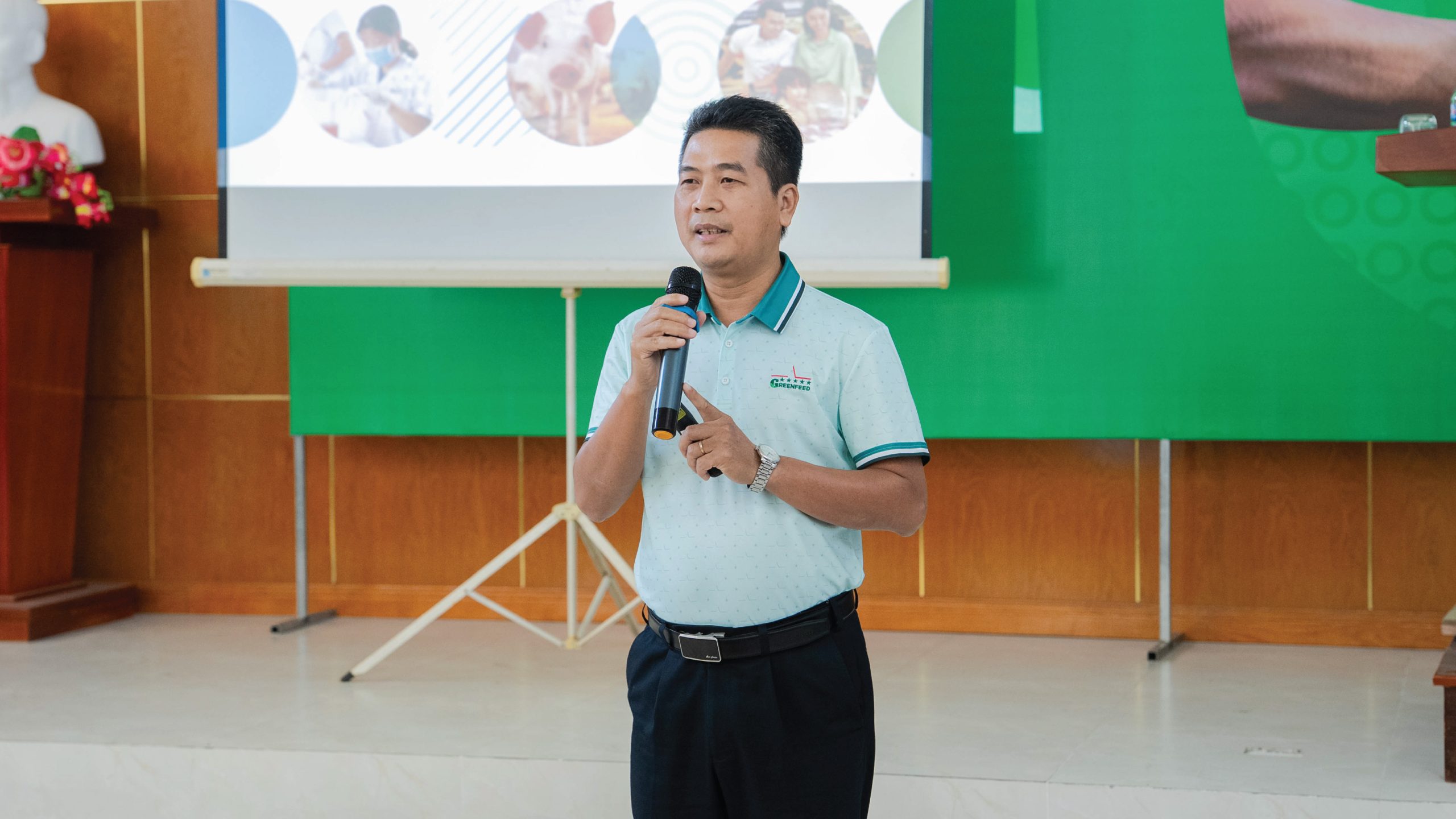 TRAO HỌC BỔNG, CÙNG CON EM NHÀ NÔNG VỮNG BƯỚC ĐẾN TRƯỜNG